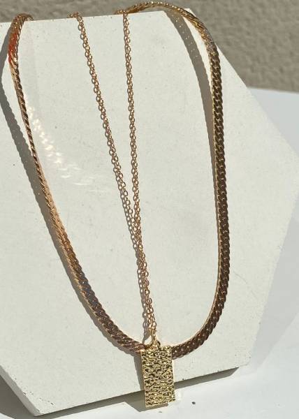 Collier multi rang triple, l'accessoire élégant et chic
